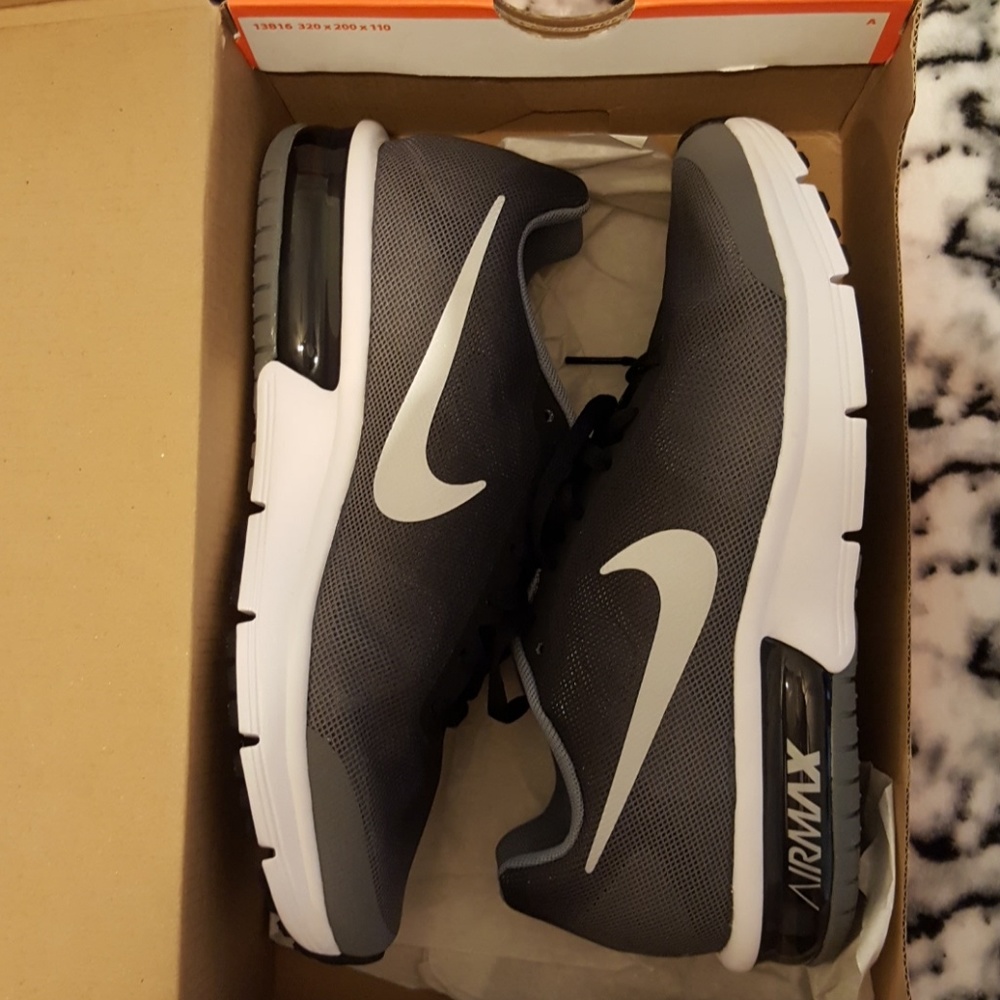 Nike Air Max Sequent Boys size 7y